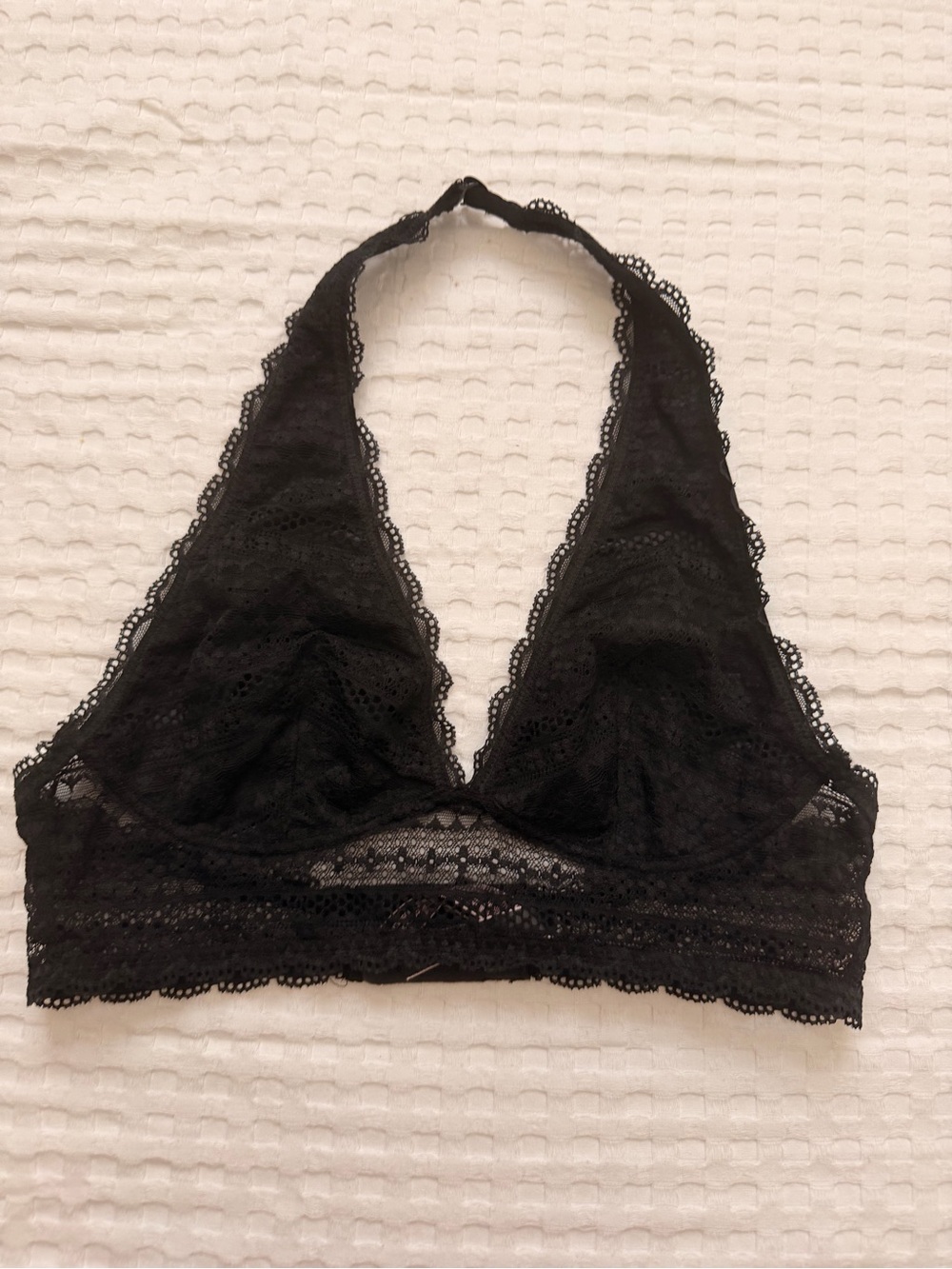 Victoria’s Secret Black Lace Halter Bralette – Medium